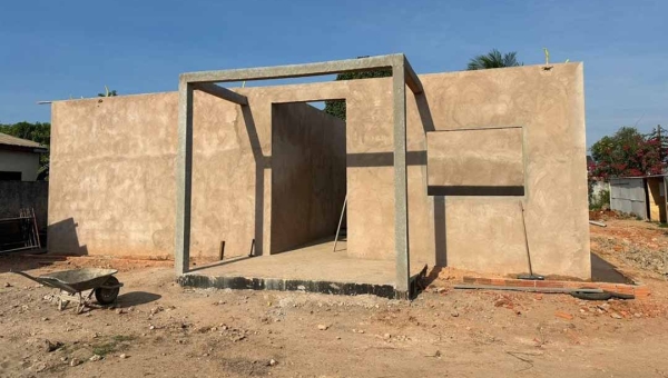 Em Sena Madureira, Deracre conclui etapas estruturais na obra da Casa do Produtor e avança para cobertura