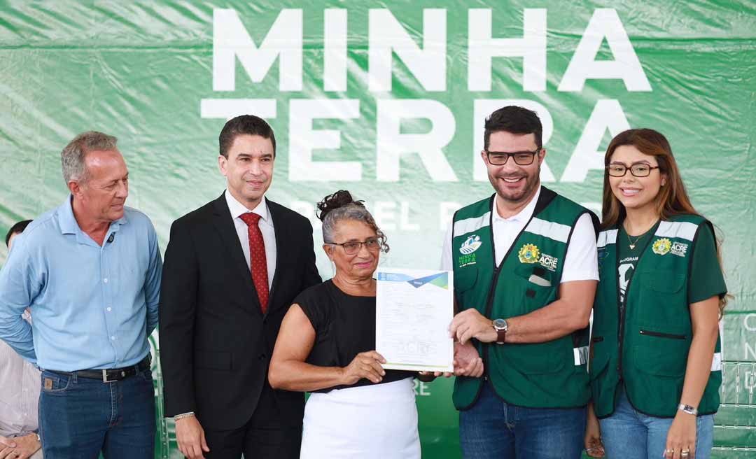 Gladson Camelí e Gabriela Câmara entregam 300 títulos definitivos de propriedade a famílias em Acrelândia