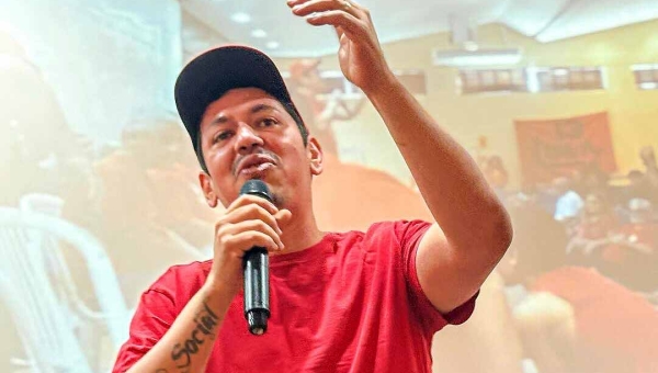 Cesário do PT promete soltar fogos na frente do Palácio “quando Bolsonaro for preso” e debocha: “A papuda lhe espera”