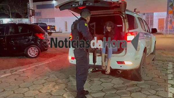 Mulher é presa com 4 ‘tijolos’ de maconha em barreira policial na AC-40, em Rio Branco