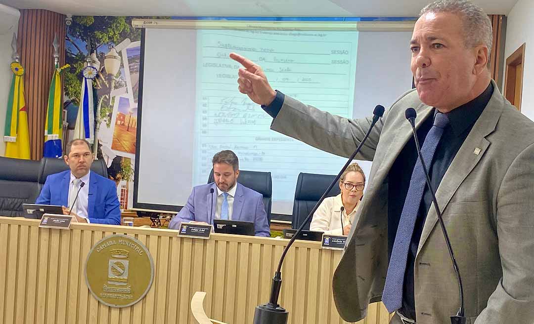 Clima tenso na Câmara de Rio Branco: Neném Almeida confronta Joabe Lira; presidente nega acusações de emedebista e exige provas