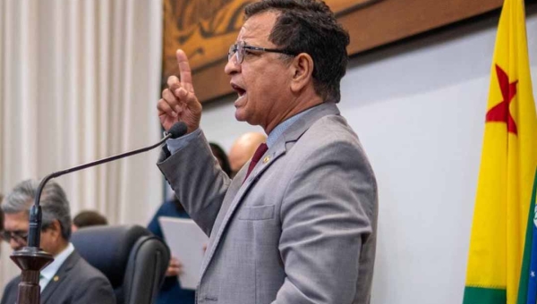 Luiz Gonzaga diz que BR-364 está só buraco entre Manoel Urbano a Feijo