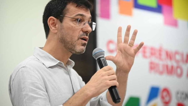 “O pontapé inicial está dado”, diz Thor Dantas ao lançar pré-candidatura ao governo durante Conferência do PCdoB