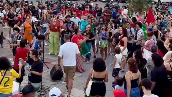 Parlamentares e movimentos sociais protestam em Rio Branco contra a PEC da Blindagem