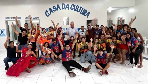 Senador Sérgio Petecão anuncia R$ 425 mil em apoio a quadrilhas juninas