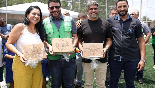 Gladson Camelí reinaugura quadra esportiva e anuncia investimentos em infraestrutura em Senador Guiomard