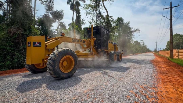 Deracre acelera obras e prepara a Dias Martins para receber o asfalto