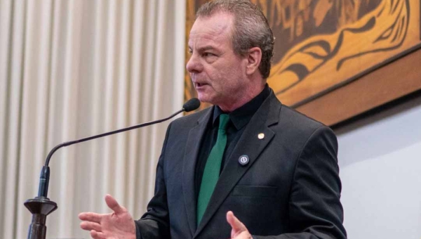 Pedro Longo anuncia pacto entre governo e Aleac para pagar indenizações de policiais penais provisórios