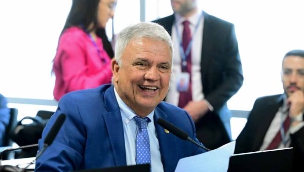 Senador Petecão comandará comissão da MP que isenta taxistas de taxa do taxímetro