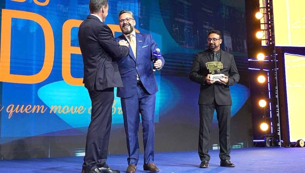 Relator do projeto da doação de alimentos, Alan Rick é homenageado em evento da ABRAS