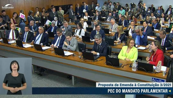 CCJ do Senado rejeita e arquiva PEC da Blindagem por unanimidade