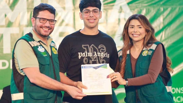 ITERACRE investe mais de R$ 6 milhões e marca dia histórico em Xapuri com a entrega de quase 1.500 títulos definitivos de terras