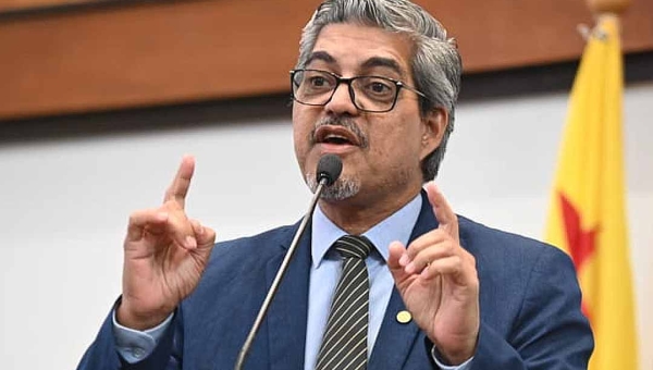 Edvaldo Magalhães critica inércia da Secretaria de Estado de Educação com relação à escola histórica de Cruzeiro do Sul: retrato do descaso”