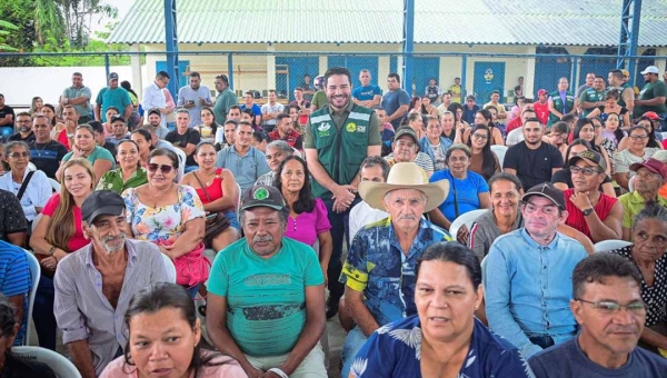 Em Sena Madureira, governador Gladson Camelí entrega 305 títulos de terra definitivos
