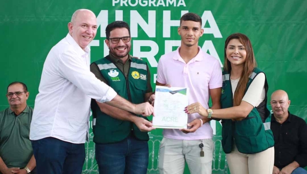 Governo do Acre investe quase R$ 3 milhões e ITERACRE entrega mais de 300 títulos definitivos de moradia em Sena Madureira