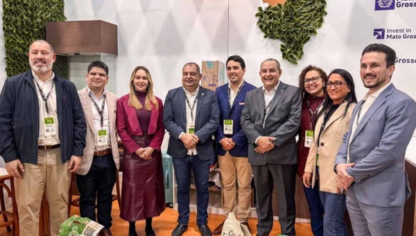 Governos do Acre e Mato Grosso firmam parceria para envio de carga experimental de soja ao Peru pelo estado