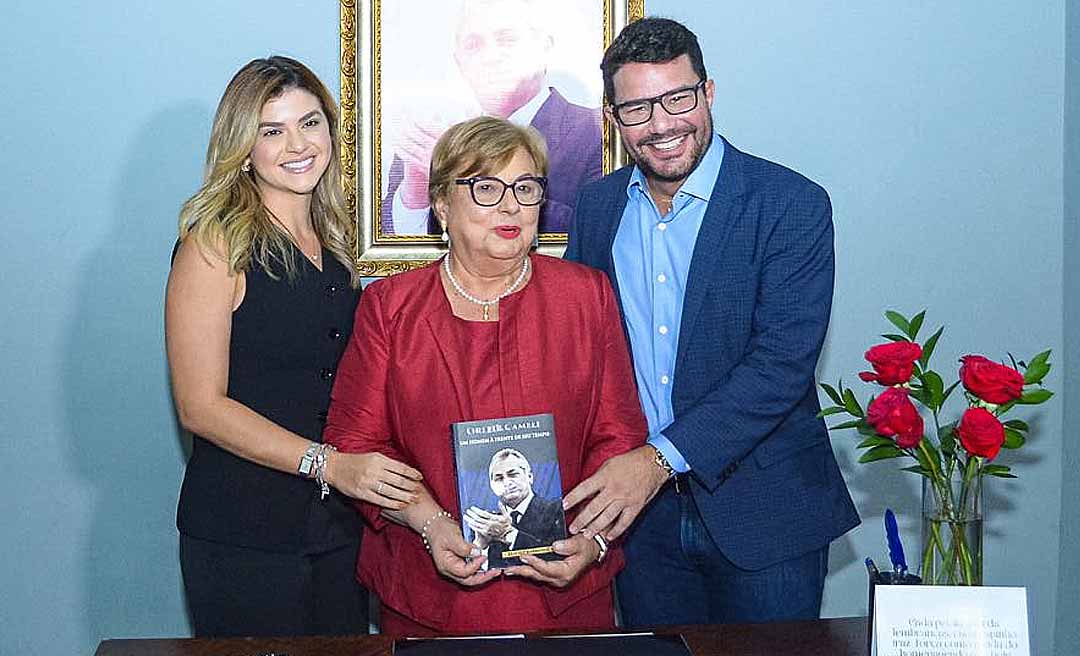 Gladson prestigia lançamento da biografia de Orleir Cameli em Cruzeiro do Sul
