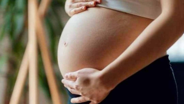 Governo federal sanciona lei que amplia licença e salário-maternidade em casos de internação; afastamento será de 120 dias