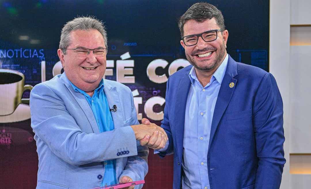Governador Gladson Camelí destaca obras e compromisso com desenvolvimento sustentável durante entrevista