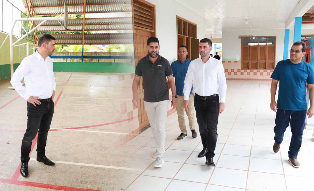 Nicolau Júnior visita escola, anuncia programa e estreita parcerias no Abunã