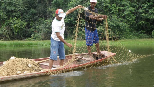 Governo Federal suspende licenças de 407 pescadores no Acre em operação contra fraudes; superintendente esclarece