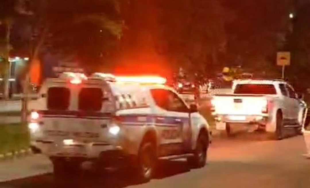 Caminhonete em alta velocidade é perseguida por cinco viaturas da PM na Valdomiro Lopes, em Rio Branco