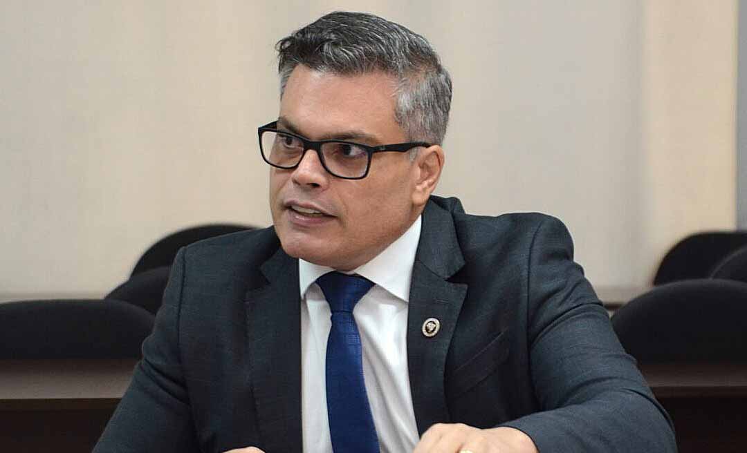 Rodrigo Curti quer saber quais medidas governo adotou com relação aos policiais penais provisórios