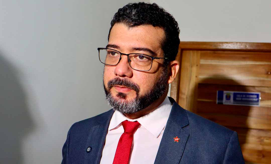 “O conhecimento liberta”: André Kamai celebra legado do PT na educação e homenageia professores