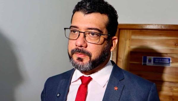 “O conhecimento liberta”: André Kamai celebra legado do PT na educação e homenageia professores