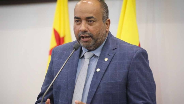 Clodoaldo Rodrigues pede melhorias no atendimento a pacientes com câncer em Cruzeiro do Sul