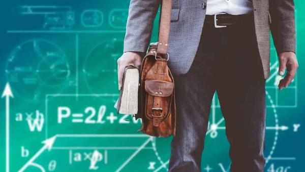 Temporários recebem quase 15% a menos que professores efetivos no Acre, mostra Brasil em Mapas