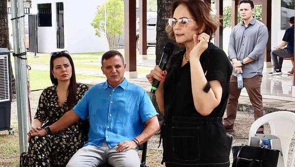 Senadora Damares Alves destaca conversão do senador Márcio Bittar durante agenda com lideranças evangélicas no Acre