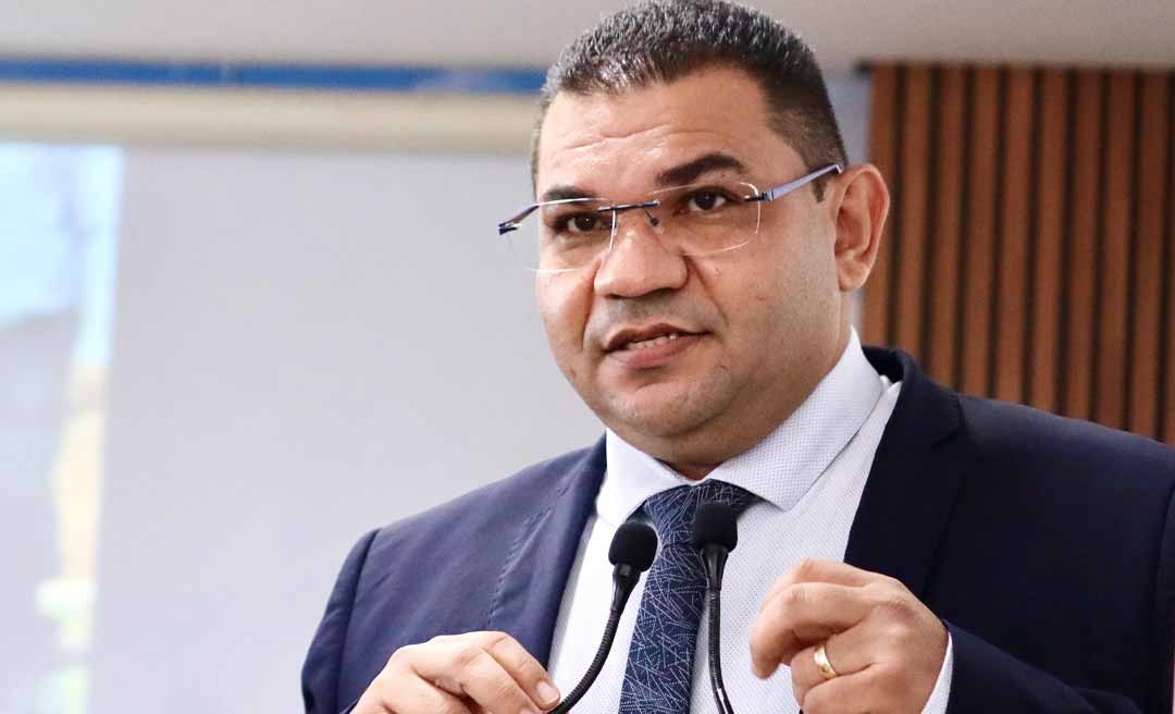 Vereador Fábio Araújo critica presidente do Legislativo municipal e sugere renúncia de Joabe Lira