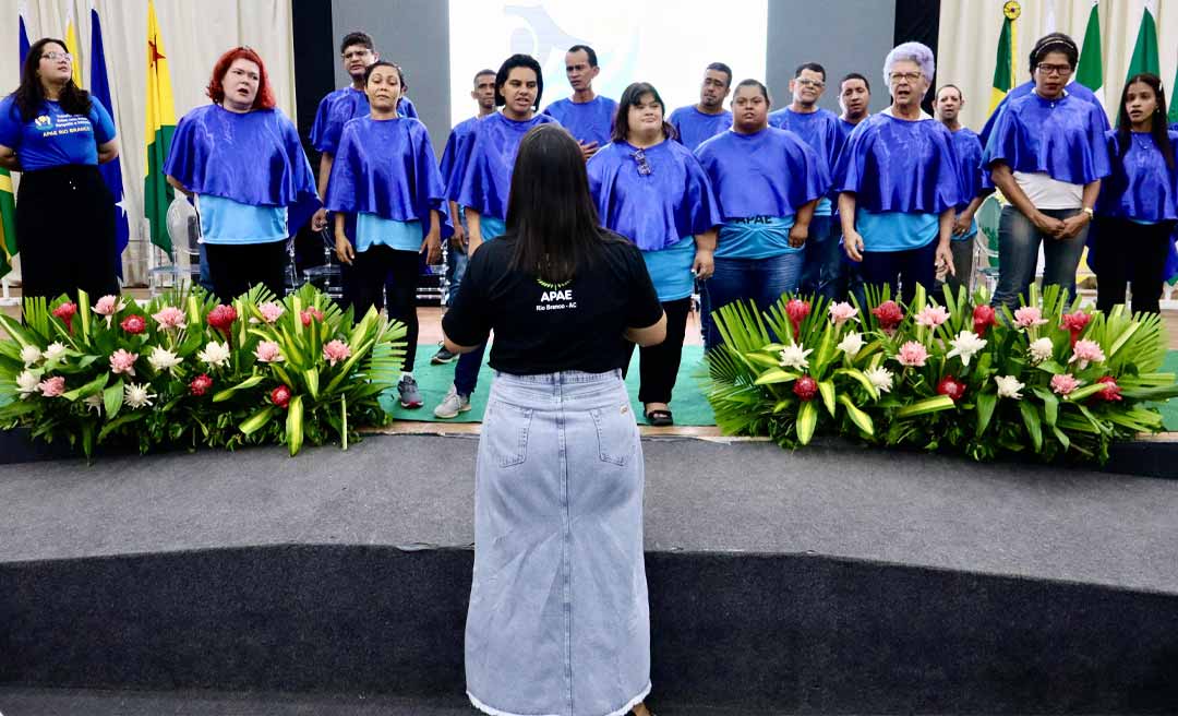 Coral de alunos da Apae Rio Branco emociona na abertura da 14ª Conferência Estadual de Assistência Social