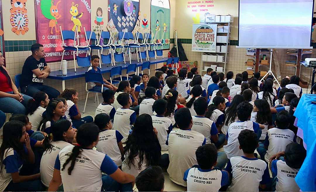 Sétima arte em Porto Acre: Projeto “Cinema na Roça” leva cultura a escolas rurais e ribeirinhas e alcança quase mil pessoas