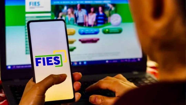 Renegociação do Fies começa neste sábado e oferece até 100% de desconto em juros e multas; saiba quem pode participar