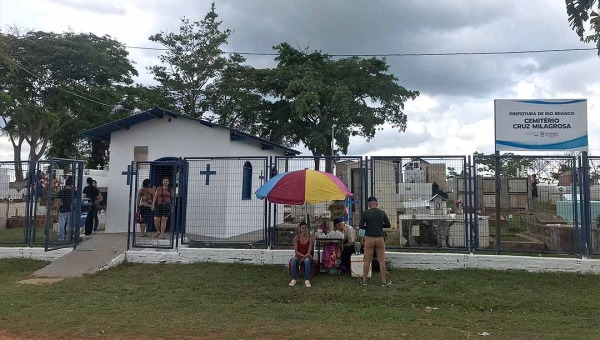 Cemitério da Cruz Milagrosa, um espaço de fé passado de geração para geração