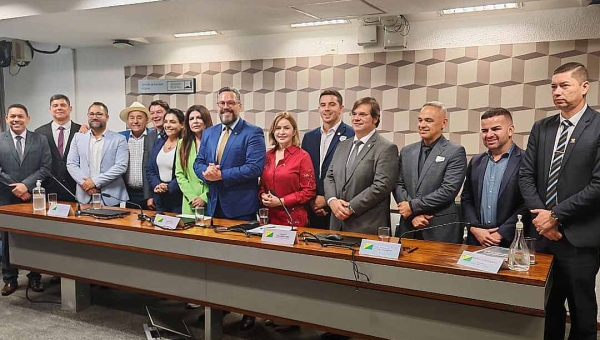 Tião Bocalom lidera comitiva de prefeitos em Brasília durante reunião da bancada acreana