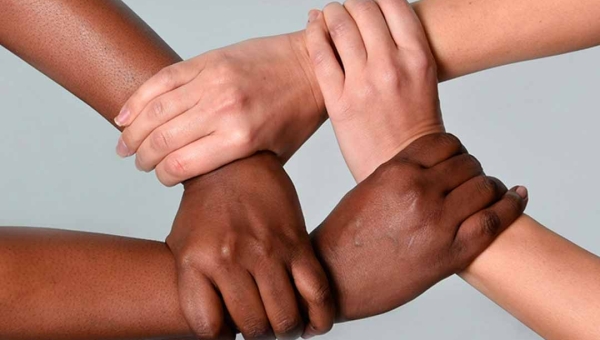 Acre e mais nove estados não têm delegacias especializadas para crimes raciais e religiosos, revela pesquisa