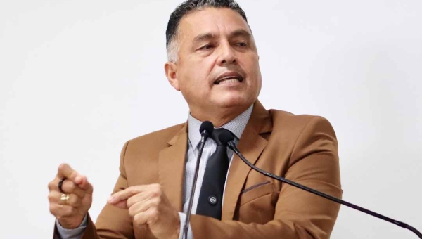 Vereador cobra providências e acusa gestão de “irresponsabilidade” por crise no transporte público de Rio Branco