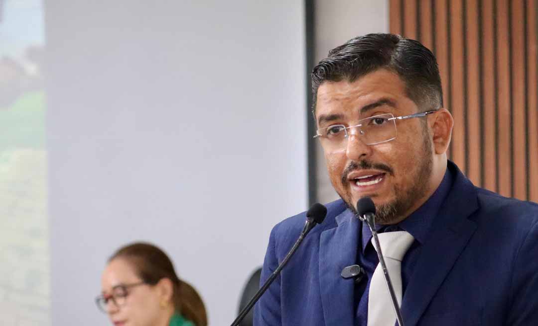 “Essa empresa é um lixo, um câncer na nossa sociedade”, diz vereador Aiache ao cobrar nova licitação do transporte público em Rio Branco