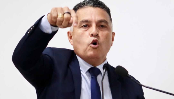 Vereador Eber Machado denuncia paralisação da obra da nova sede da Câmara de Rio Branco