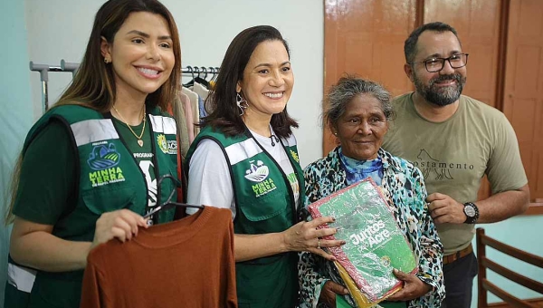 Mailza Assis lidera uma série de ações e realiza entrega de títulos com ITERACRE