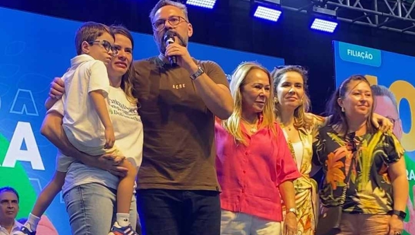 “Todo alicerce se constrói com a família”, diz Alan Rick durante filiação ao Republicanos na Capital acreana