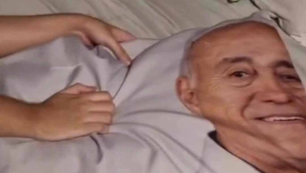 Fã de Bocalom faz fronha de travesseiro com foto do prefeito