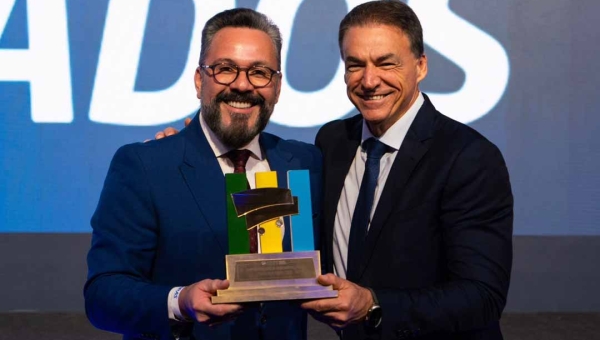 Alan Rick recebe título de “Supermercadista Honorário 2025” e defende derrubada do Veto 35