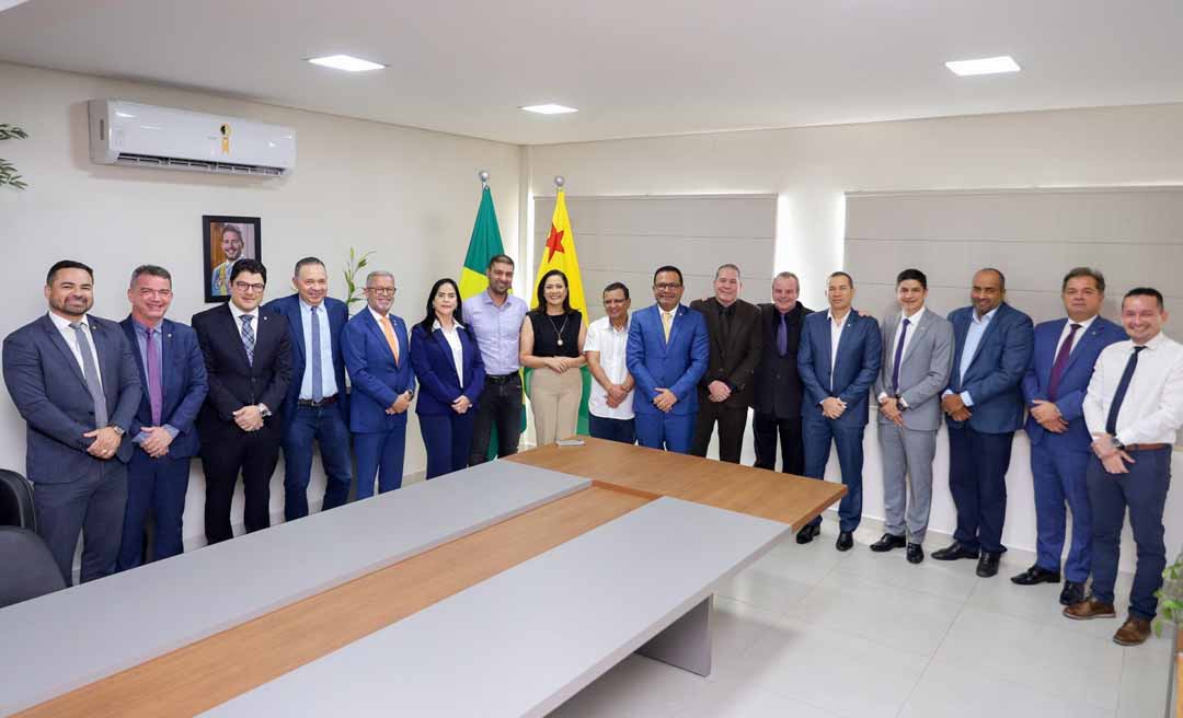Governadora em exercício Mailza recebe deputados da base do governo para reforçar diálogo e união pelo Acre