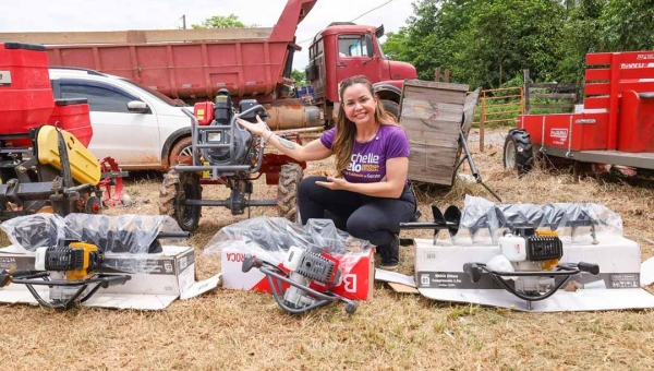 Deputada Dra. Michelle Melo promove Gabinete Itinerante no Transacreana