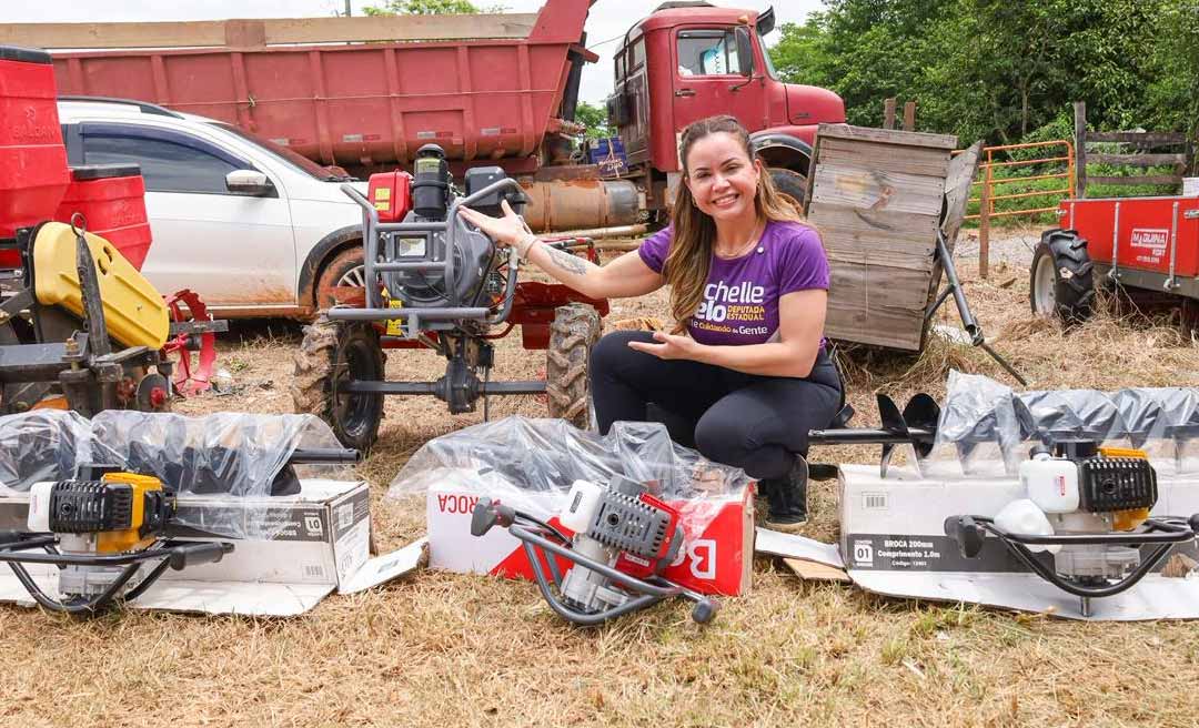 Deputada estadual Michelle Melo entrega maquinários agrícolas no Transacreana para fortalecer a agricultura familiar