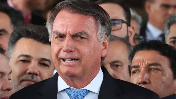 Sala de Estado Maior da PF onde Bolsonaro ficará detido tem cama, TV, banheiro e frigobar